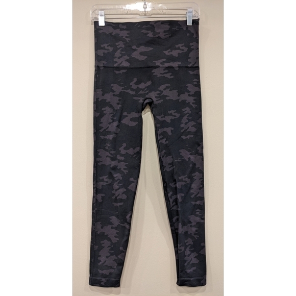 SPANX Look At Me Now Seamless Black Camo Leggings Large - Picture 3 of 6